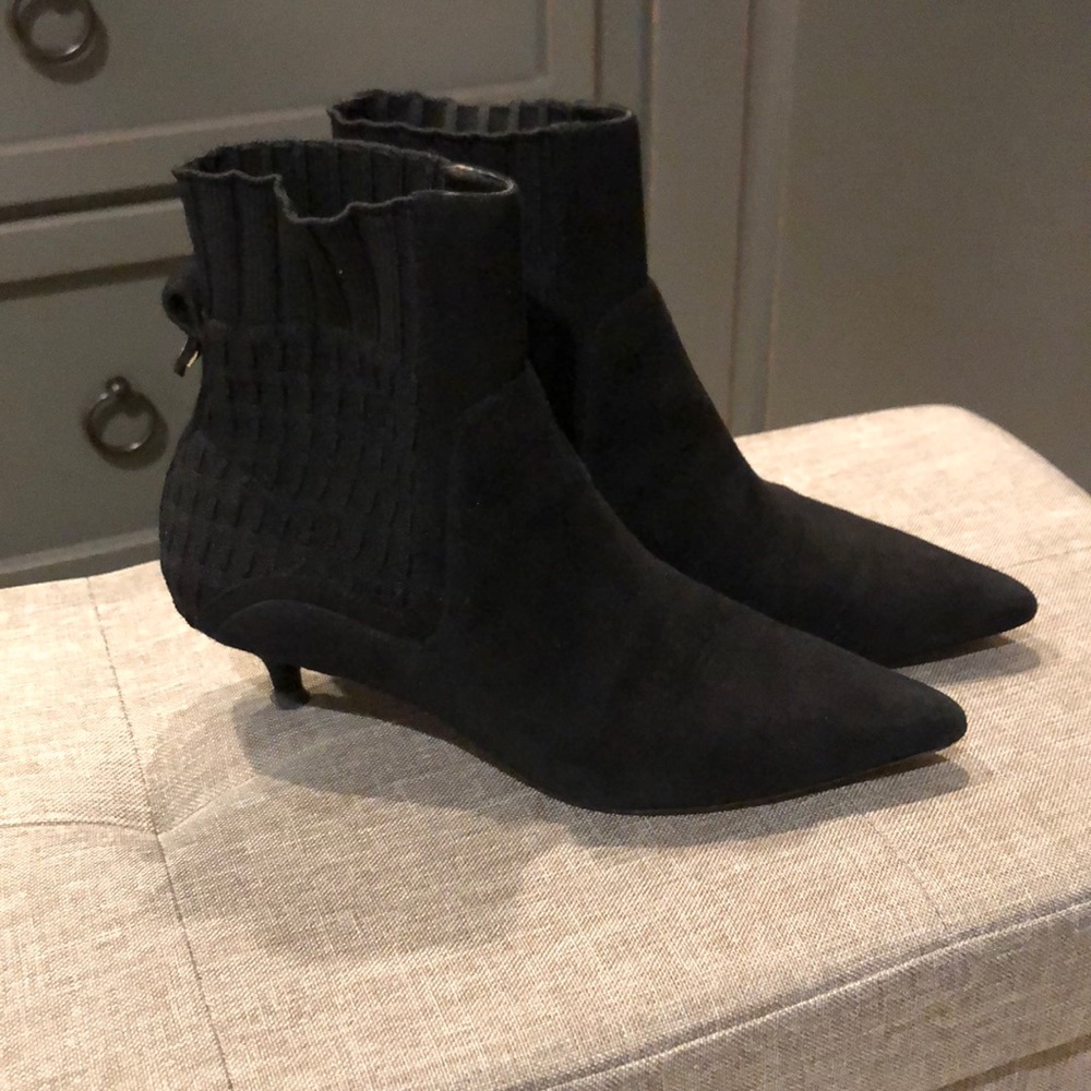 Massimo Dutti black Suede booties